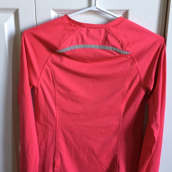 Long sleeve workout top - Picture 3 of 3